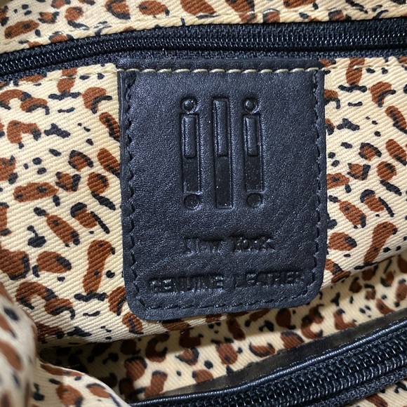 ILI New York Black Leather Drawstring Tote - Picture 8 of 16